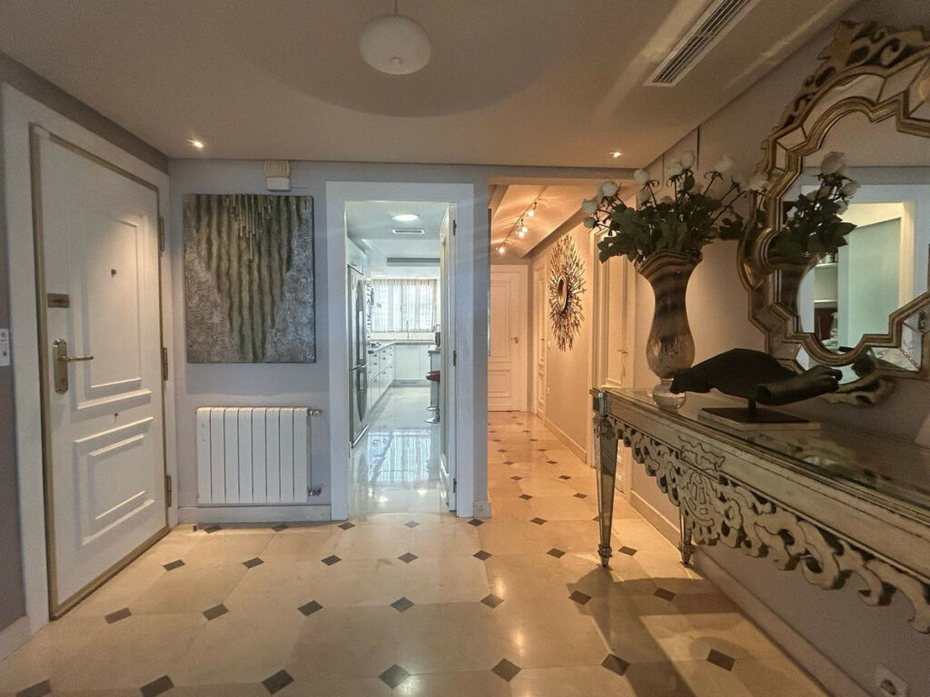 Middle Floor Apartment Benidorm Alicante - image 2
