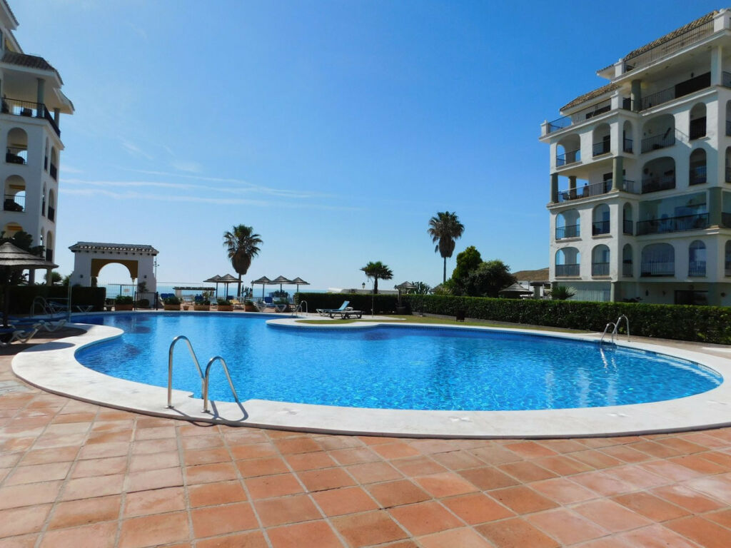 Ground Floor Apartment La Duquesa Málaga - image 2