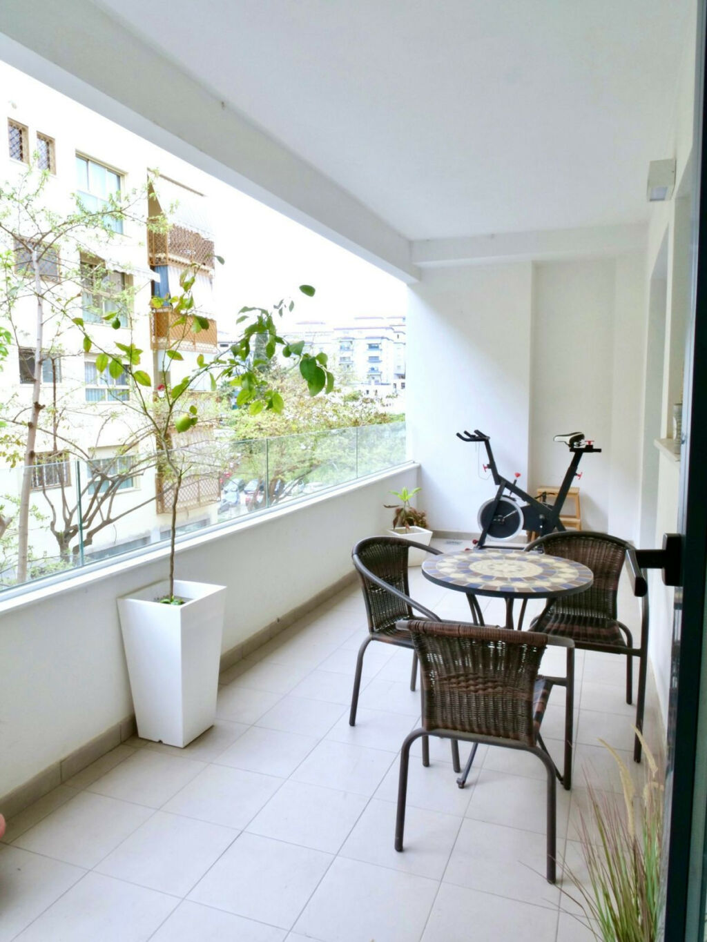 Middle Floor Apartment Estepona Málaga - image 2