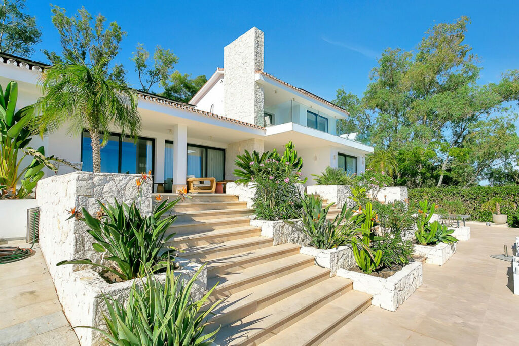 Detached Villa Cabopino Málaga - image 6