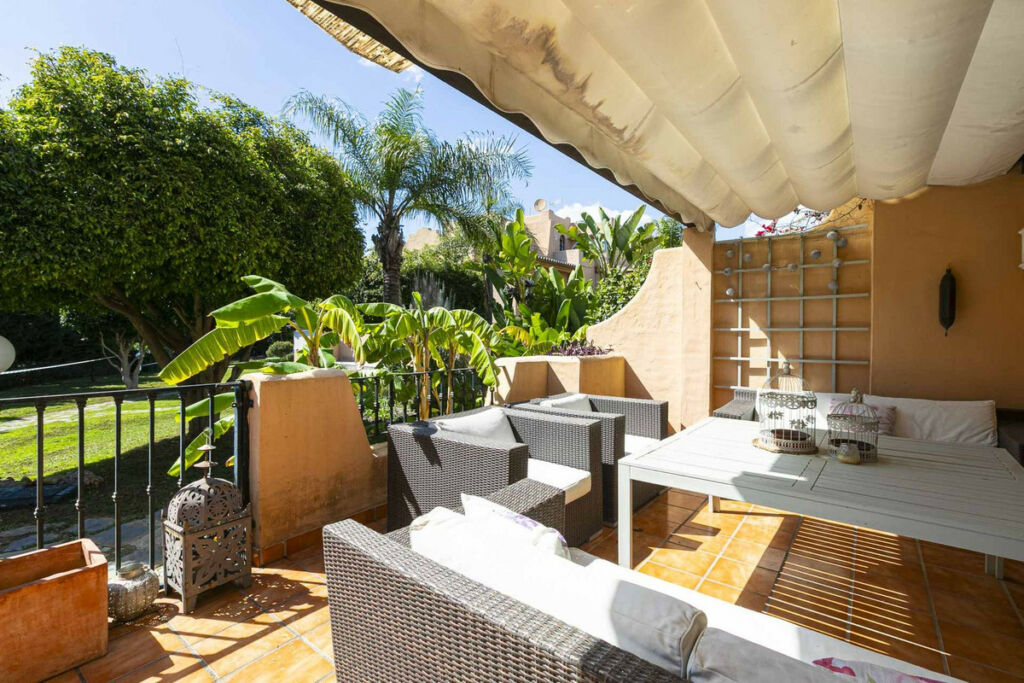 Townhouse Nagüeles Málaga - image 2