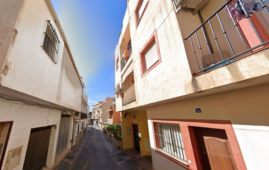 Ground Floor Apartment Las Lagunas Málaga - image 2