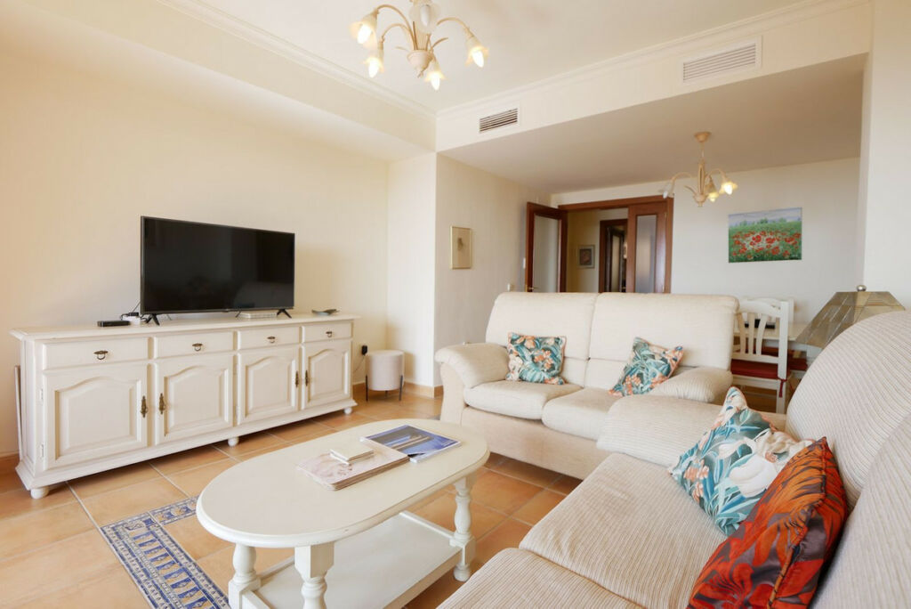 Middle Floor Apartment Calahonda Málaga - image 2