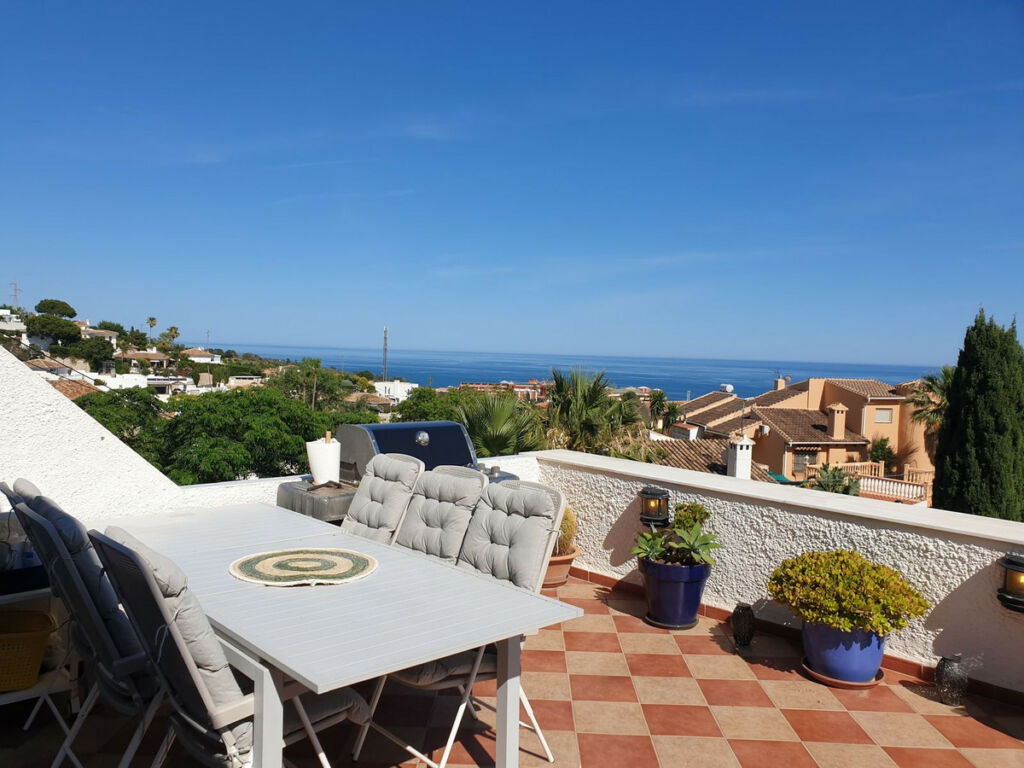 Middle Floor Apartment Benalmadena Málaga - image 2