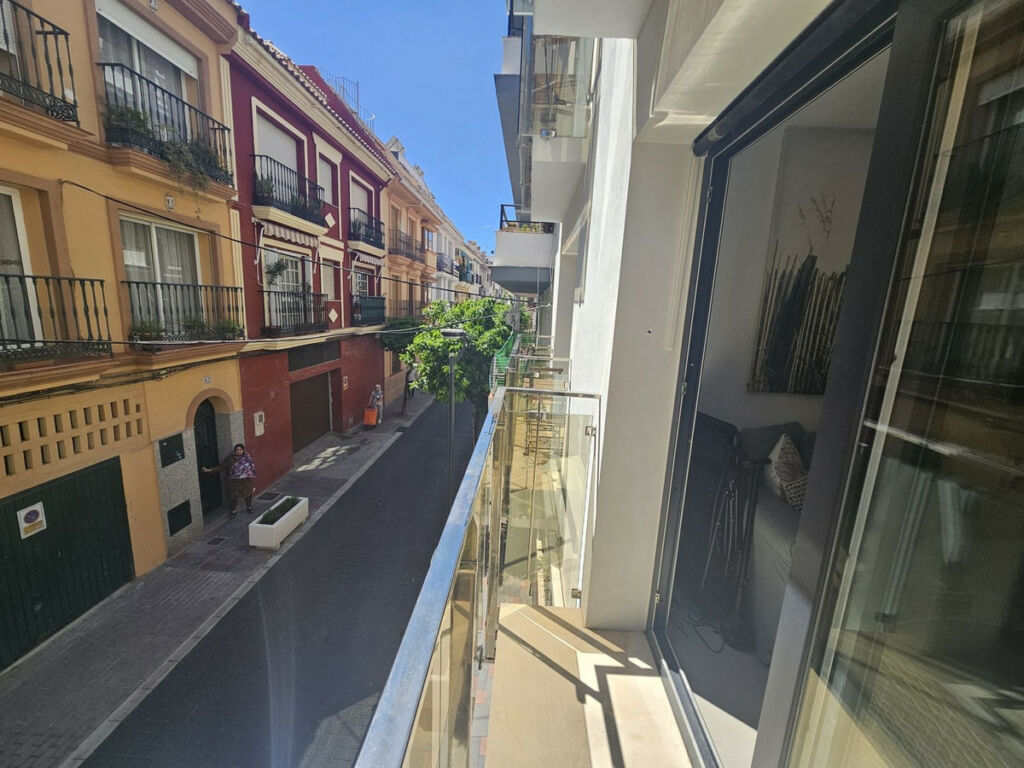 Middle Floor Apartment Fuengirola Málaga - image 2