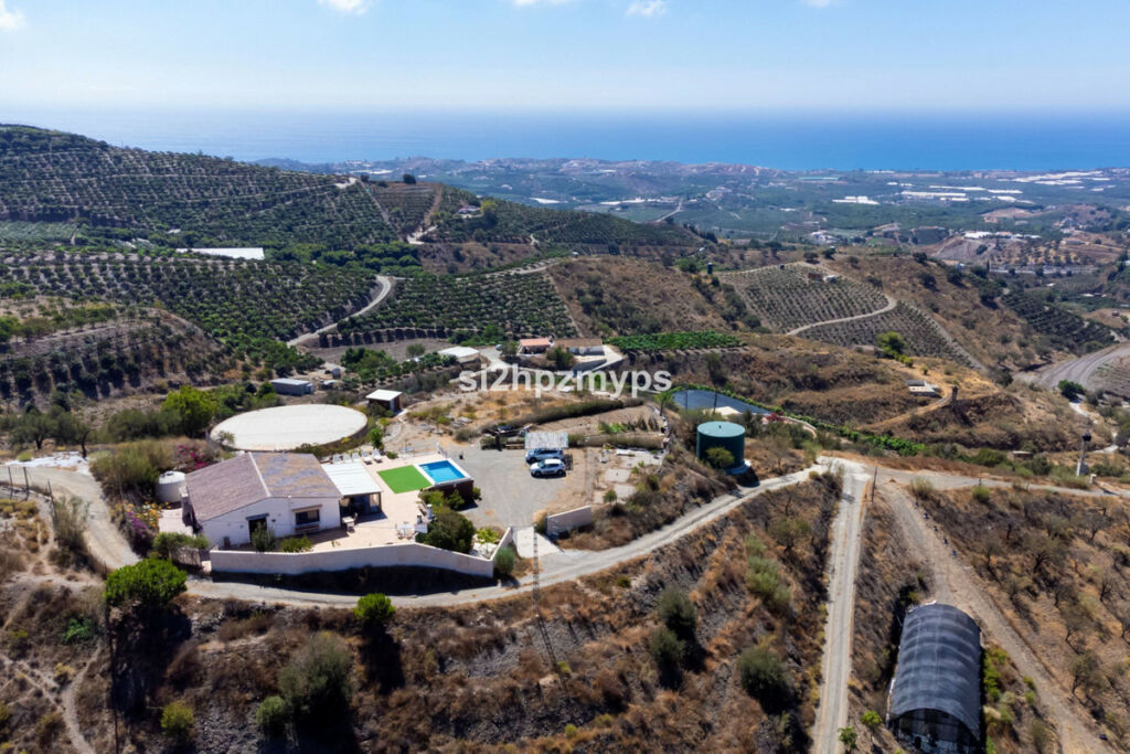 Detached Villa Almayate Málaga - image 2
