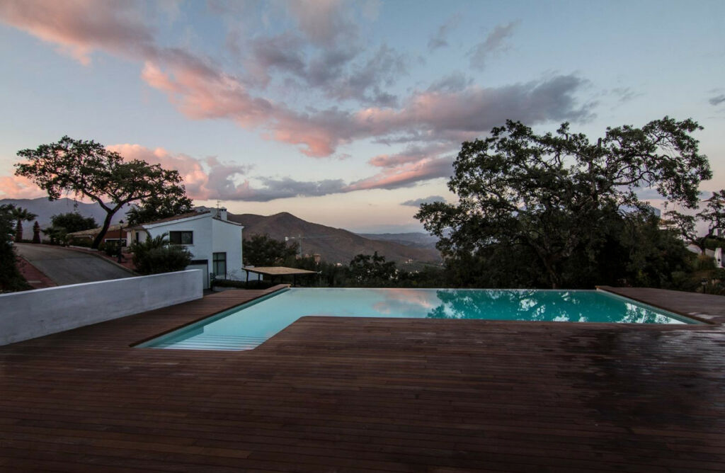 Detached Villa La Mairena Málaga - image 2