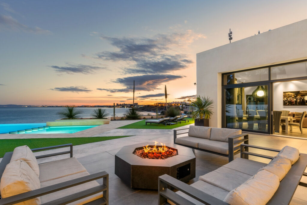 Detached Villa Cabo Roig Alicante - image 2