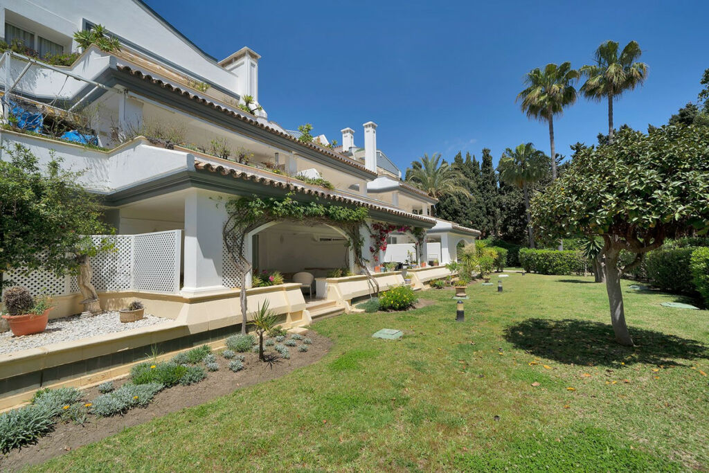 Ground Floor Apartment New Golden Mile Málaga - image 2