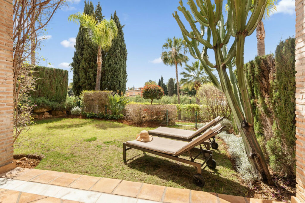 Ground Floor Apartment Bahía de Marbella Málaga - image 3