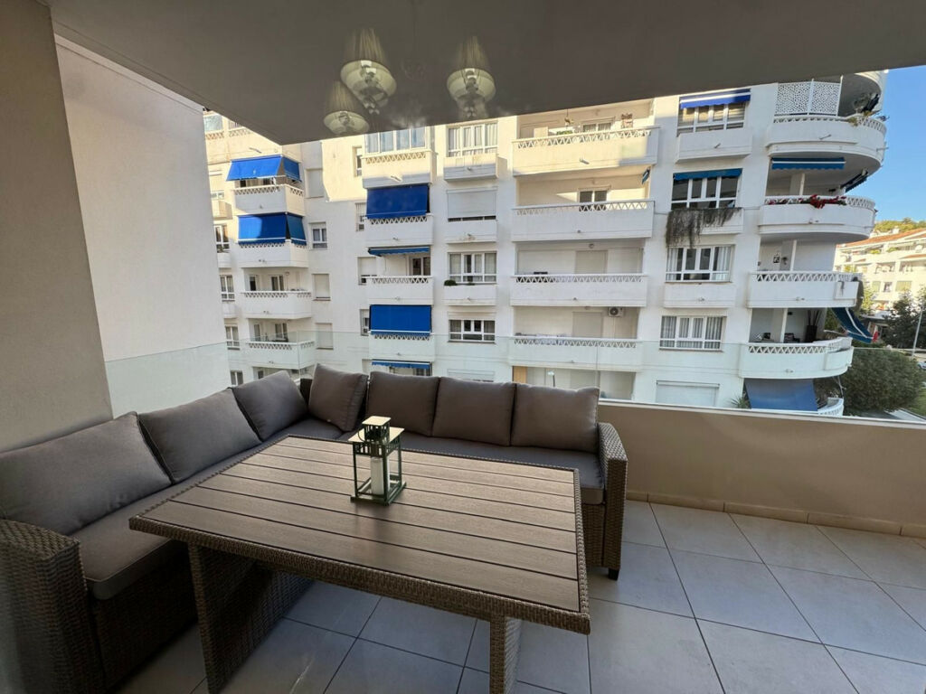 Middle Floor Apartment La Campana Málaga - image 2