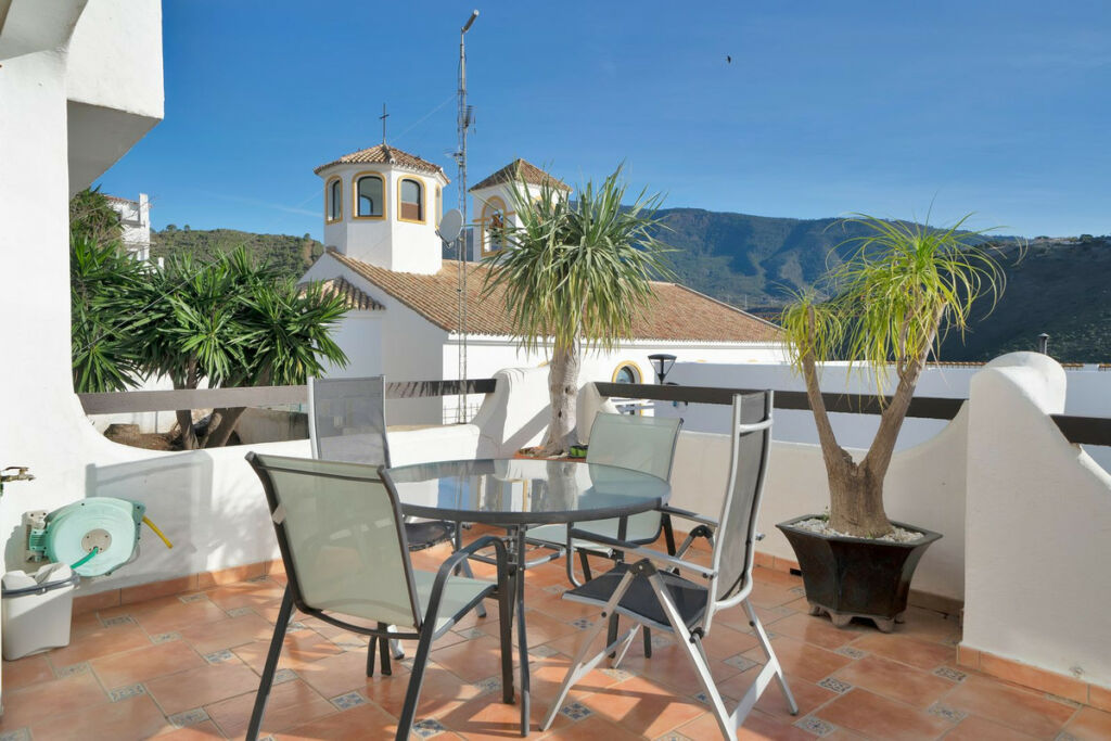 Ground Floor Apartment Benahavís Málaga - image 3
