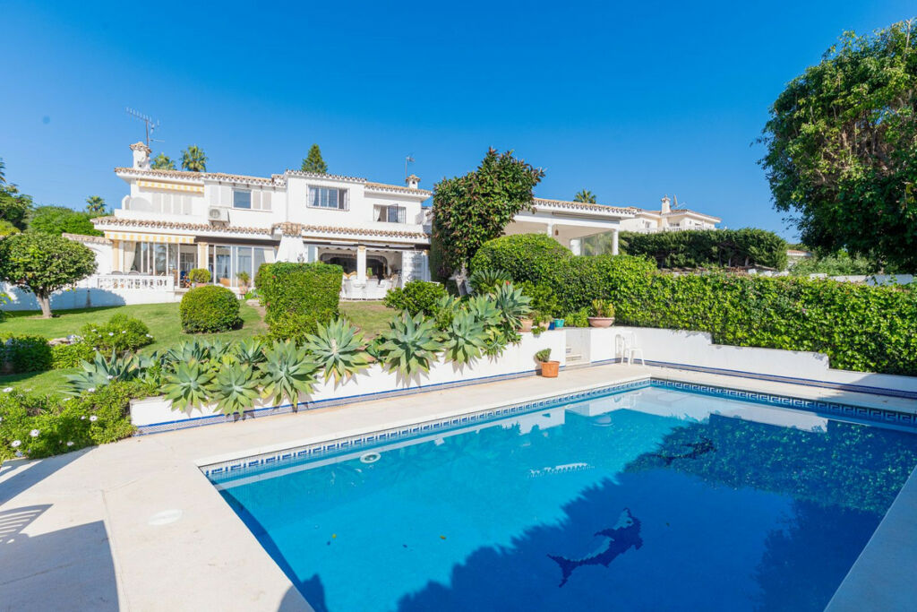 Townhouse El Paraiso Málaga - image 4