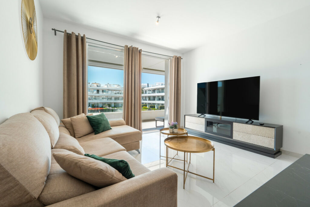 Middle Floor Apartment Estepona Málaga - image 10