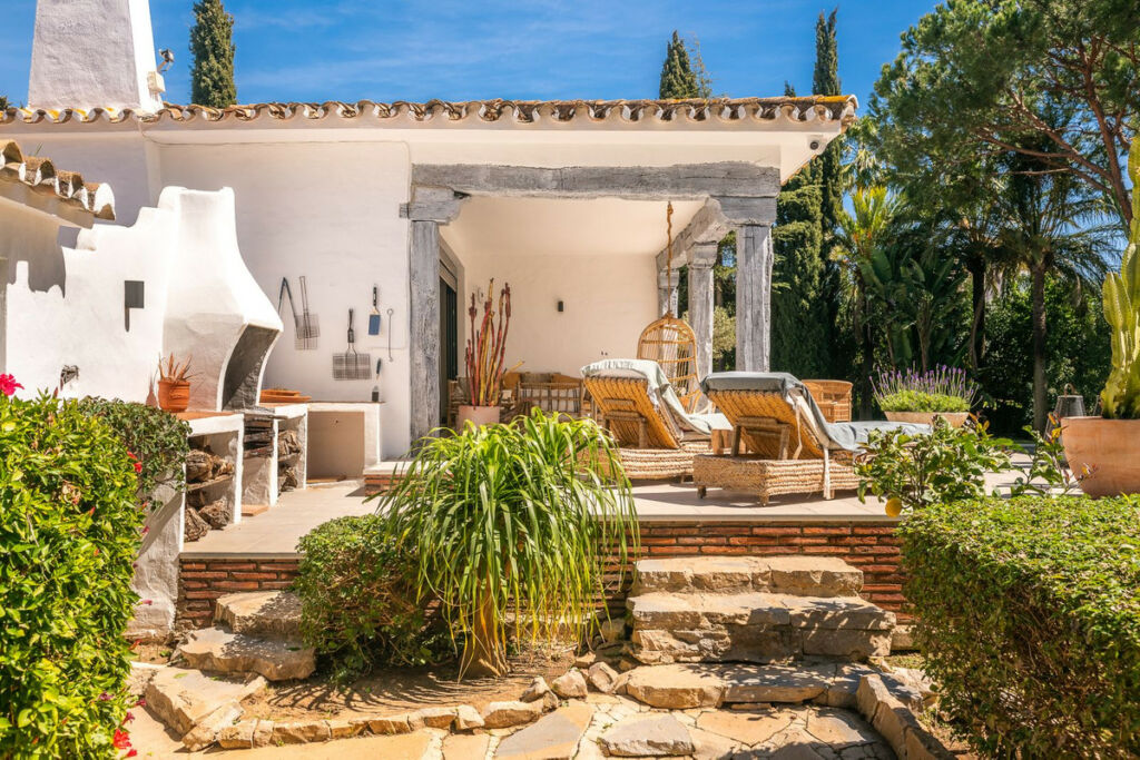 Detached Villa Hacienda Las Chapas Málaga - image 2