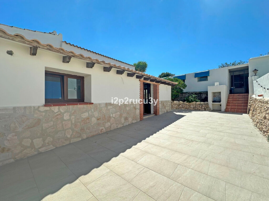 Detached Villa Moraira Alicante - image 2