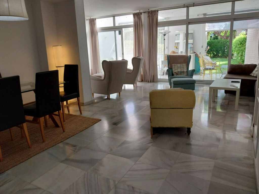 Townhouse San Pedro de Alcántara Málaga - image 2