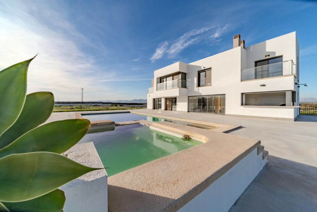 Detached Villa La Marina Alicante - image 2