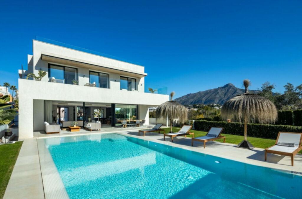 Detached Villa Marbella Málaga - image 2