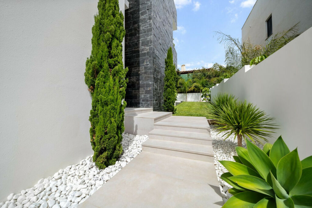 Detached Villa Marbesa Málaga - image 2