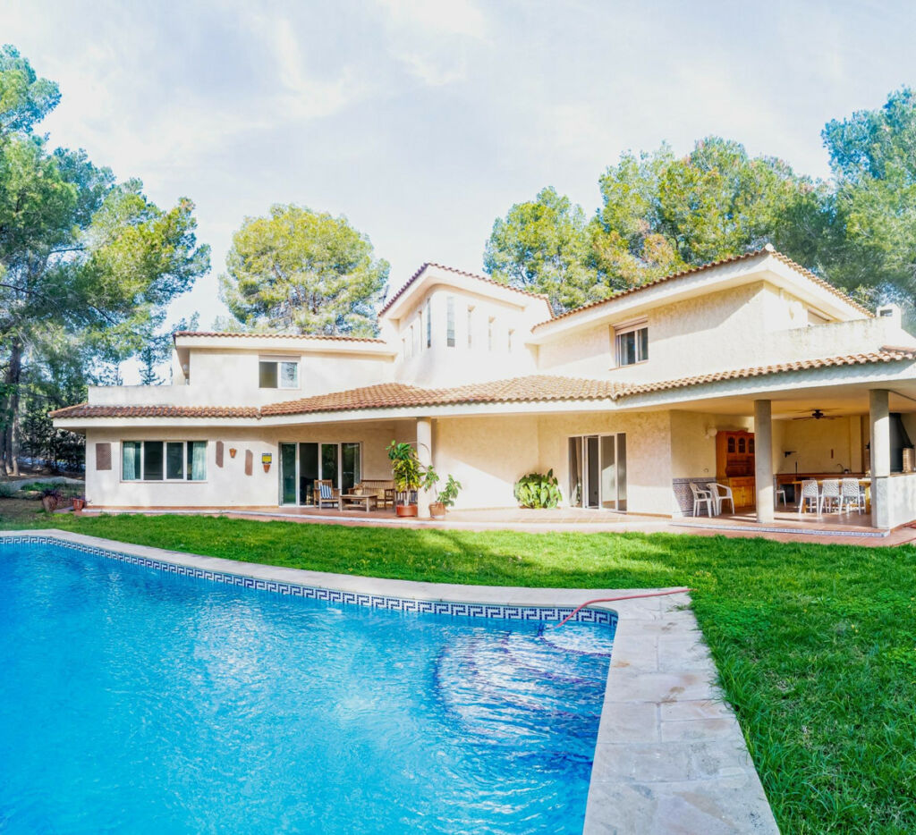 Detached Villa L'Alfás del Pi Alicante - image 2