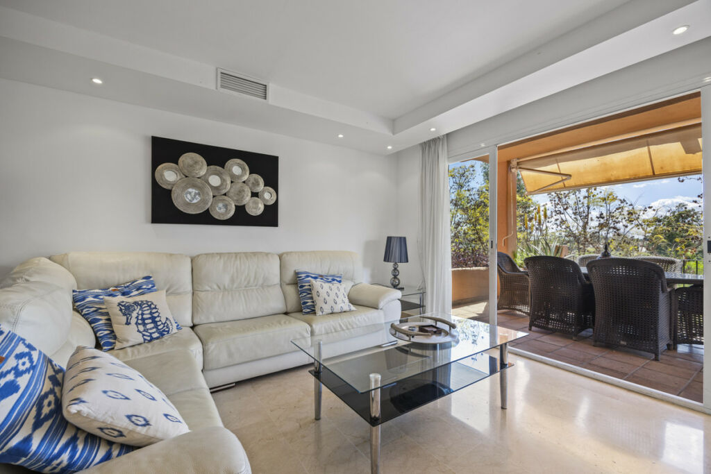 Middle Floor Apartment Marbella Málaga - image 2
