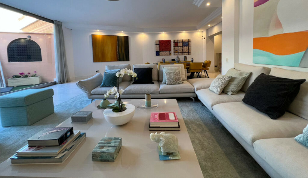 Middle Floor Apartment Puerto Banús Málaga - image 2