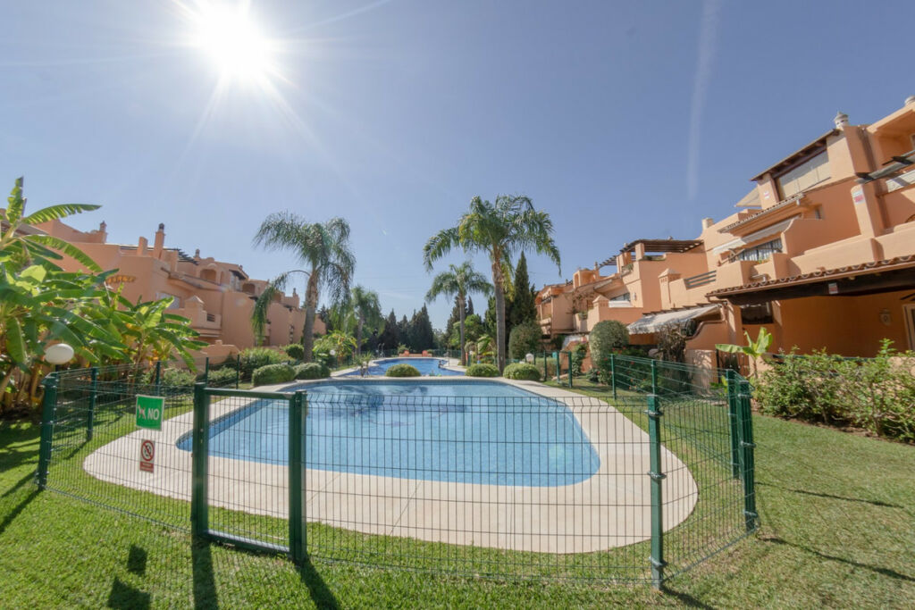 Townhouse The Golden Mile Málaga - image 2
