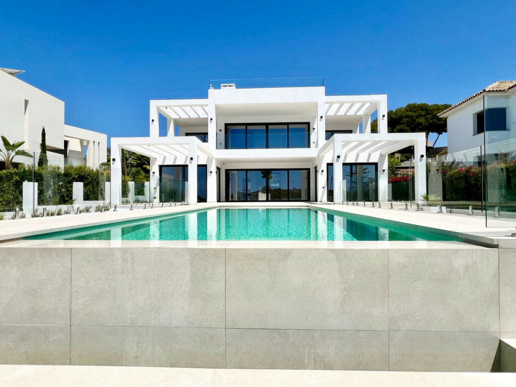 Detached Villa Marbella Málaga - image 2