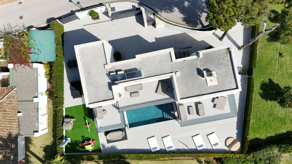 Detached Villa Los Monteros Málaga - image 2