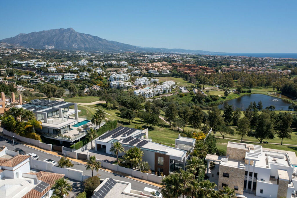 Detached Villa Benahavís Málaga - image 2