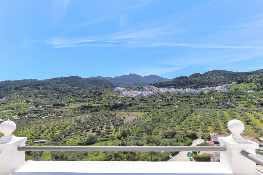 Townhouse Monda Málaga - image 4