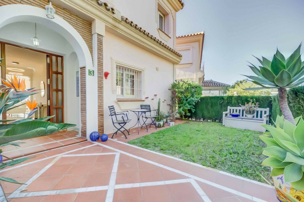 Townhouse Artola Málaga - image 2