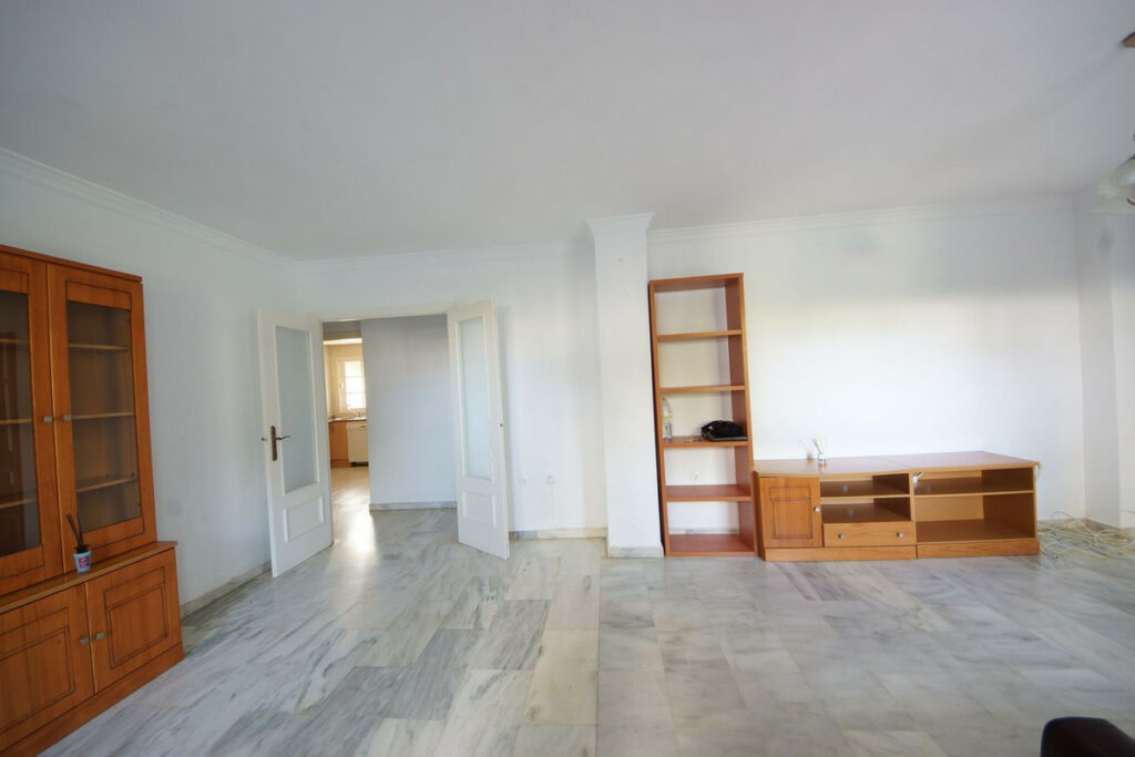 Ground Floor Apartment Estepona Málaga - image 2