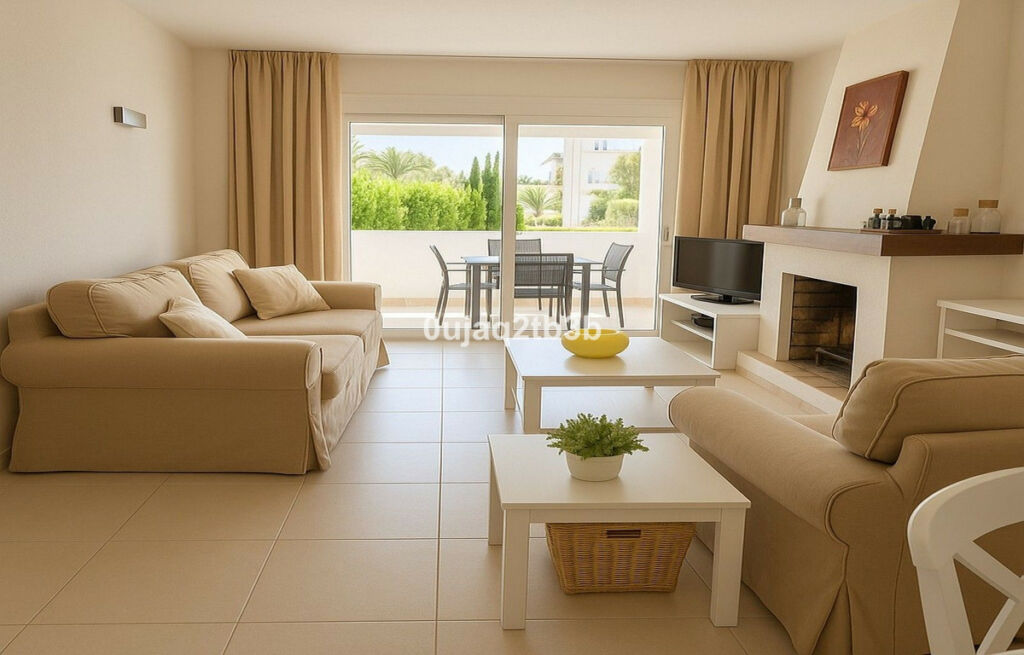 Top Floor Apartment Nueva Andalucía Málaga - image 2