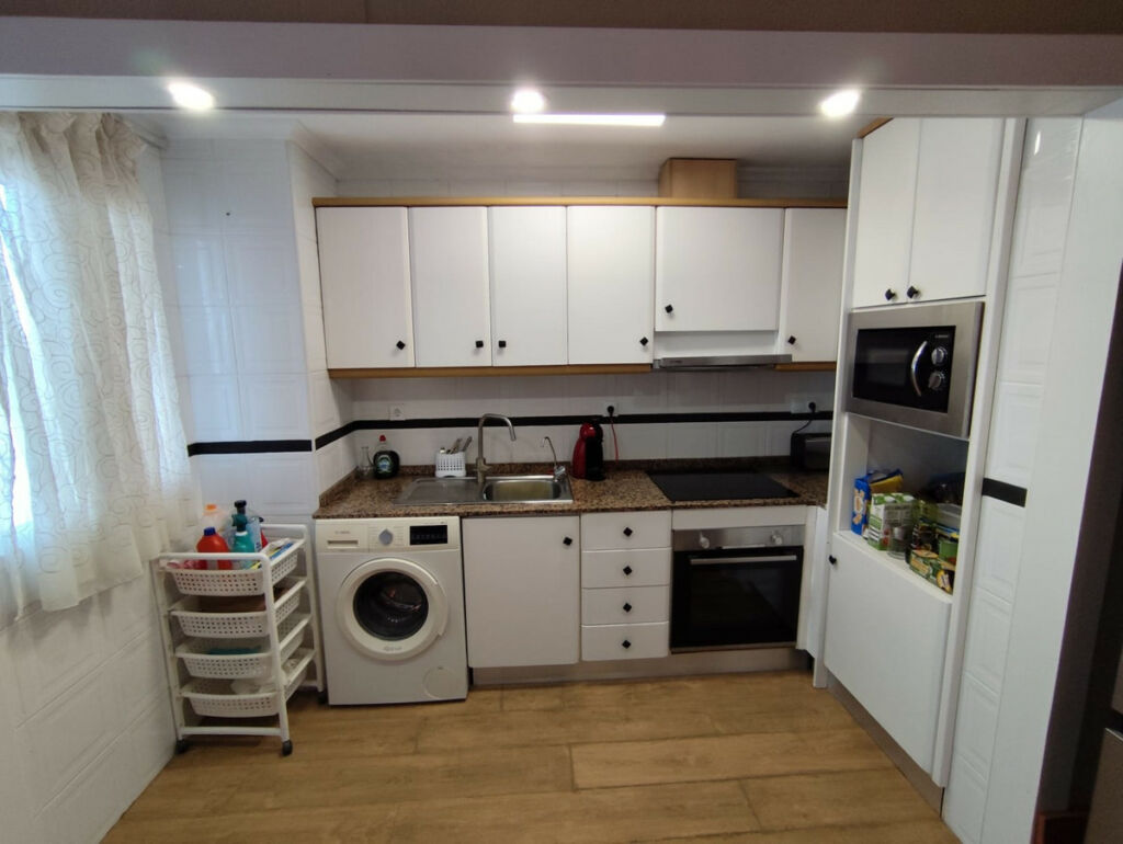 Middle Floor Apartment Torrevieja Alicante - image 2