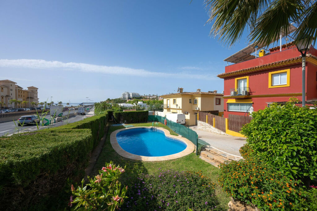 Townhouse Fuengirola Málaga - image 2
