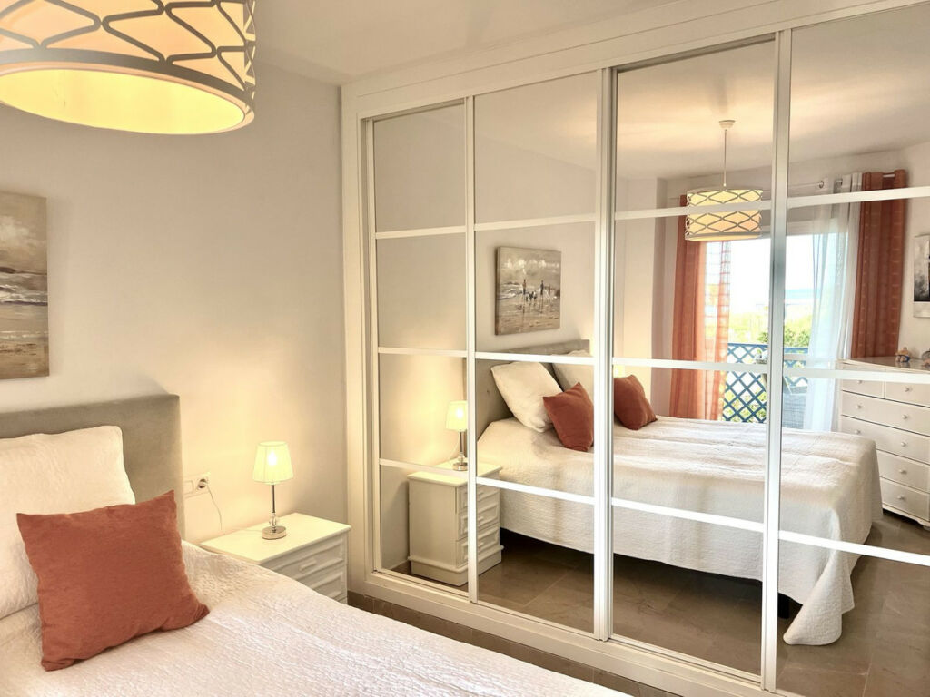 Middle Floor Apartment Estepona Málaga - image 6