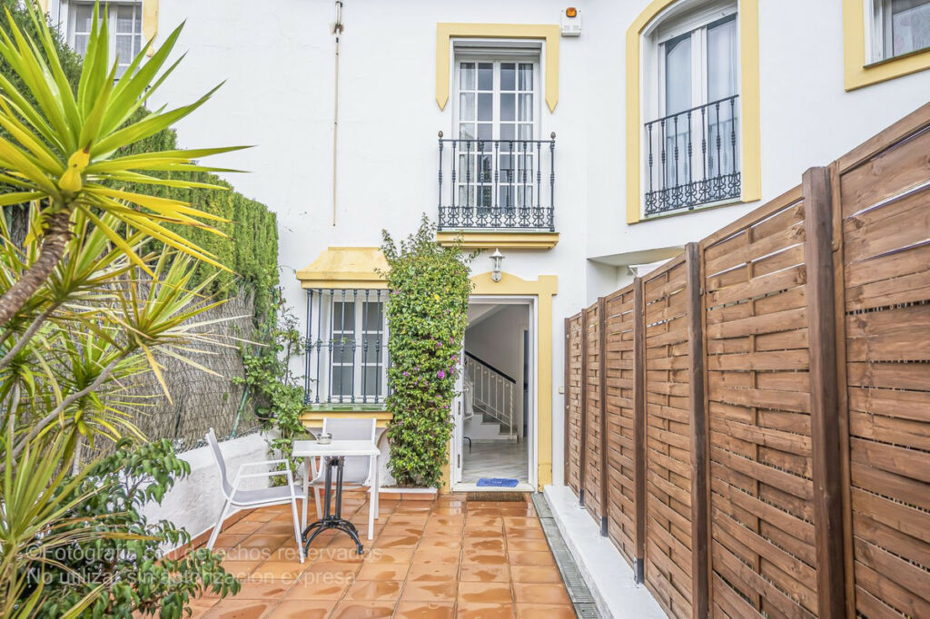 Townhouse New Golden Mile Málaga - image 2