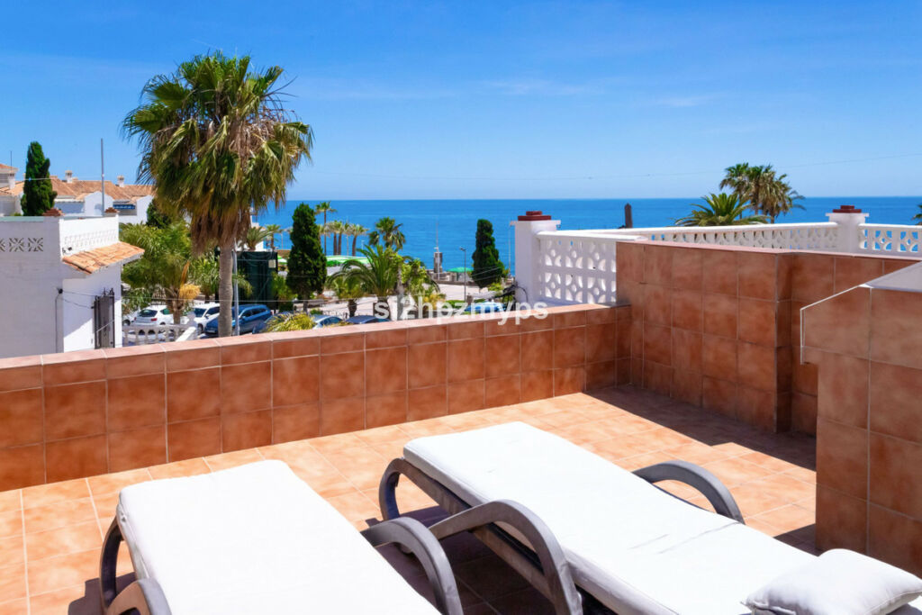 Townhouse Nerja Málaga - image 2