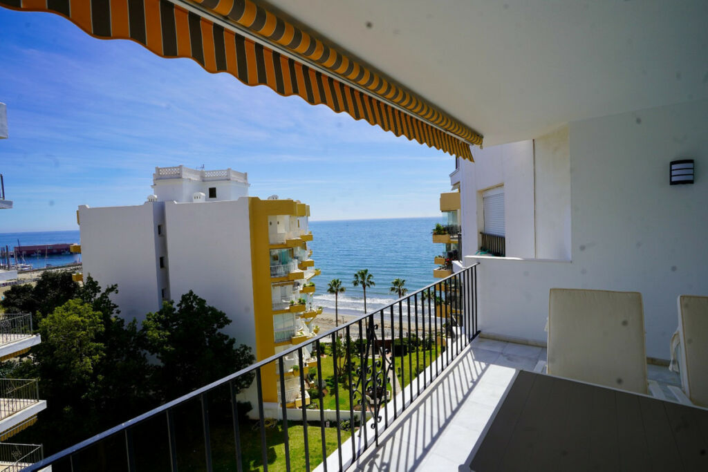 Middle Floor Apartment Marbella Málaga - image 2