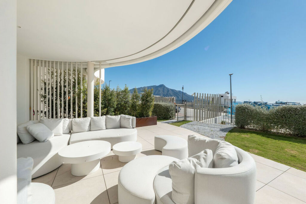 Ground Floor Apartment Benahavís Málaga - image 2