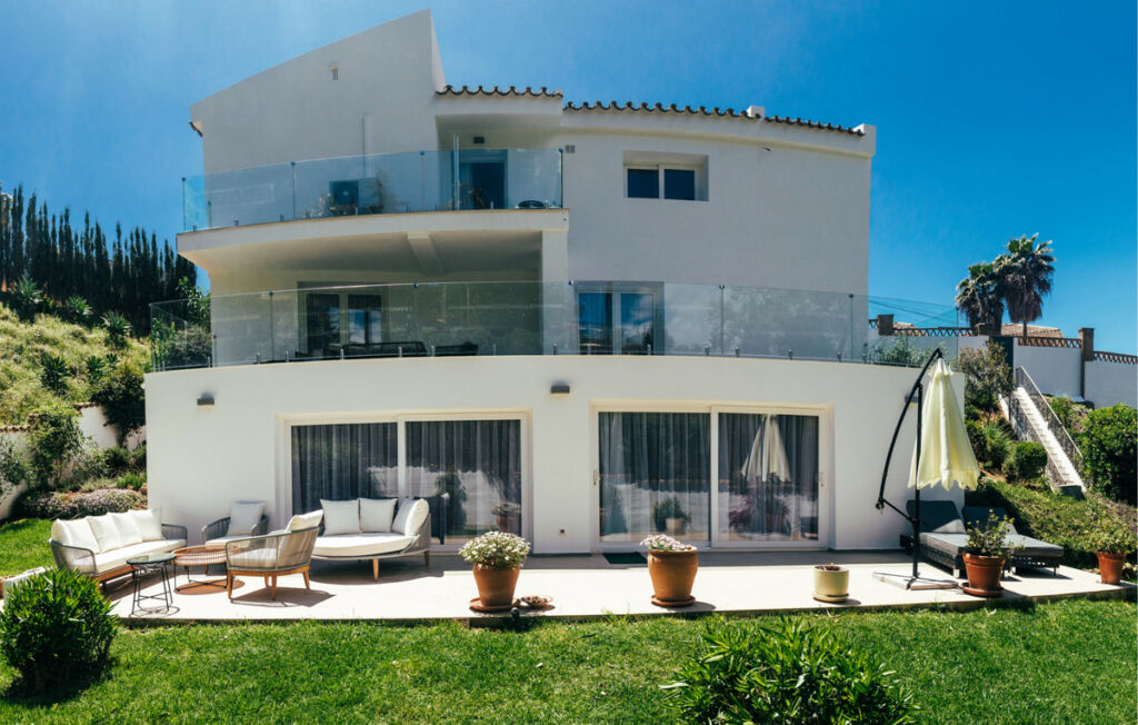 Detached Villa Marbella Málaga - image 2