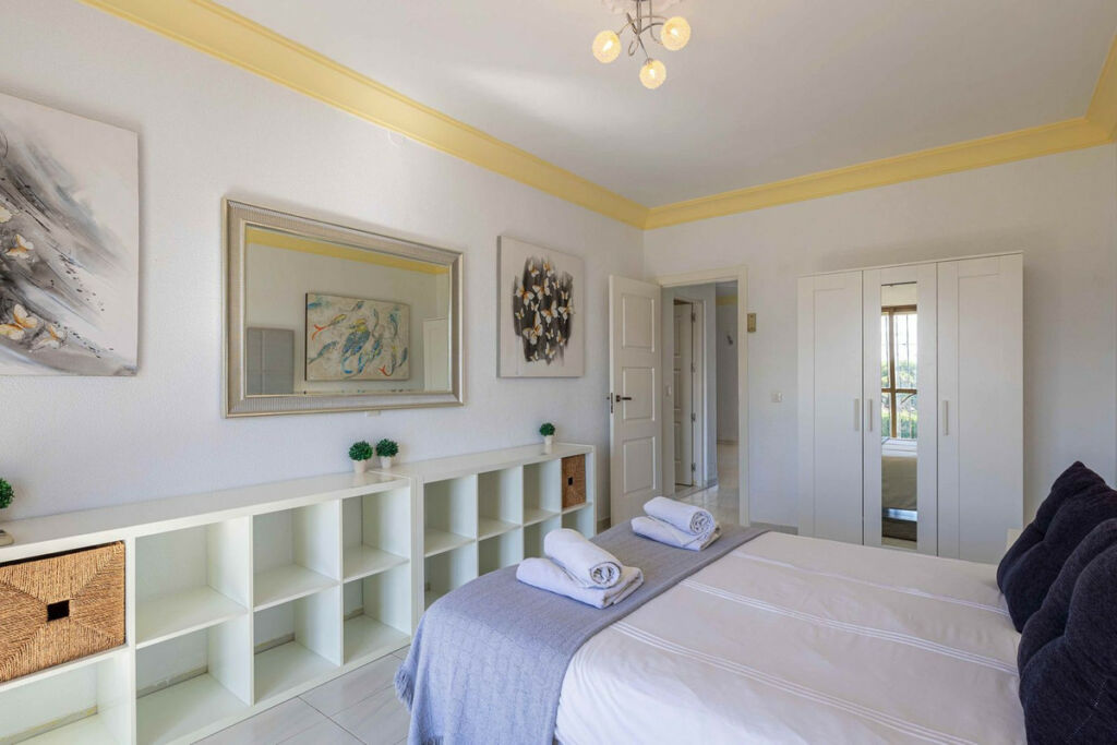 Detached Villa Estepona Málaga - image 20
