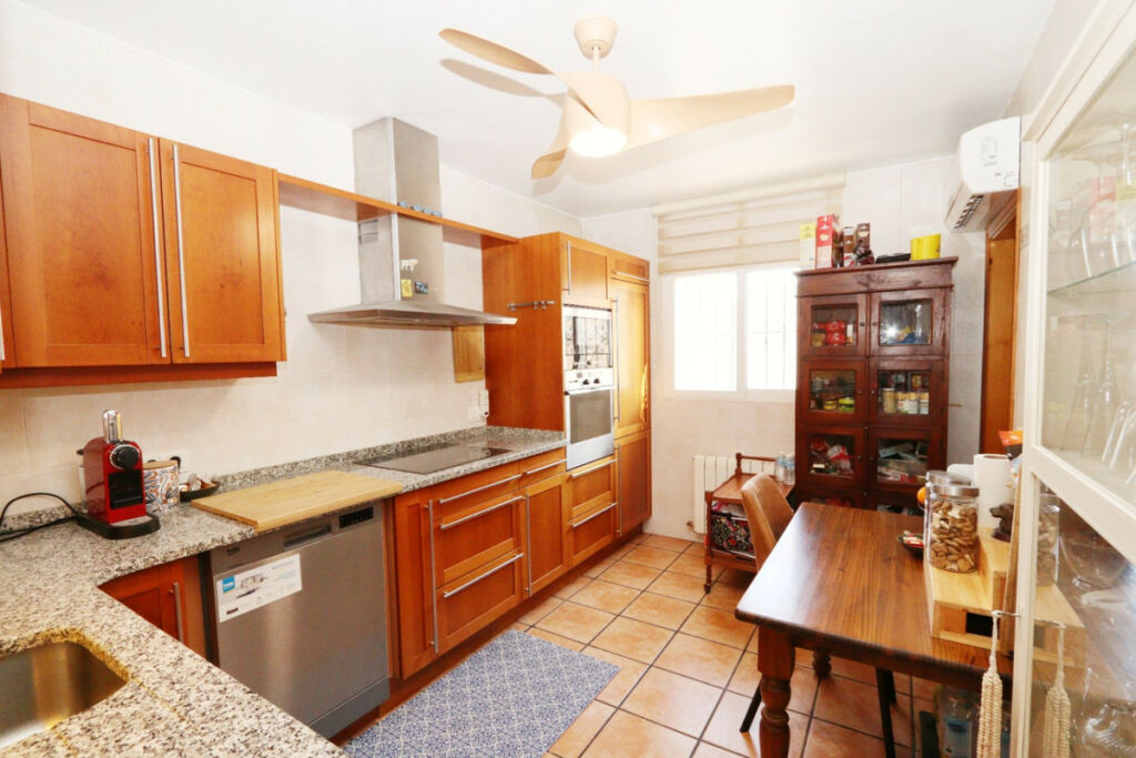 Detached Villa La Nucia Alicante - image 20