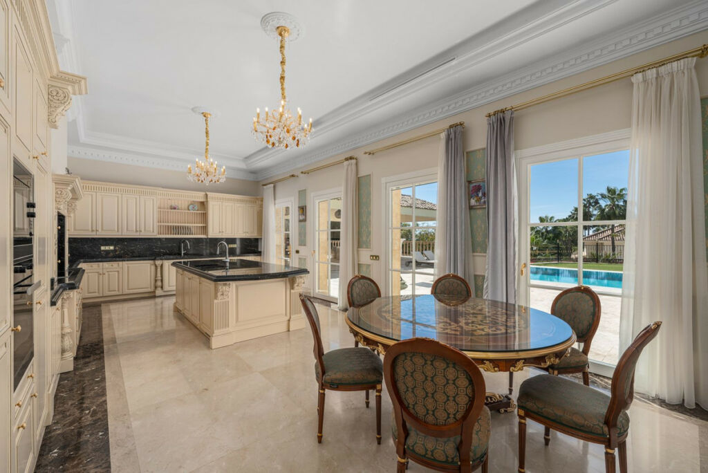 Detached Villa Sierra Blanca Málaga - image 20