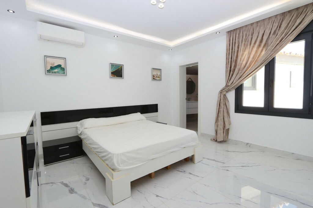 Detached Villa Riviera del Sol Málaga - image 18