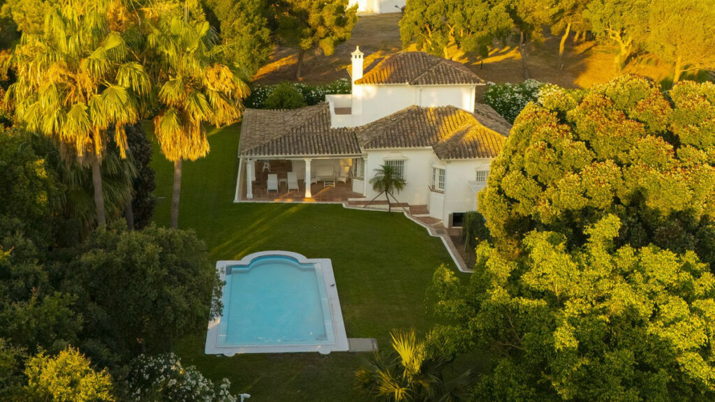 Detached Villa San Roque Club Cádiz - image 20