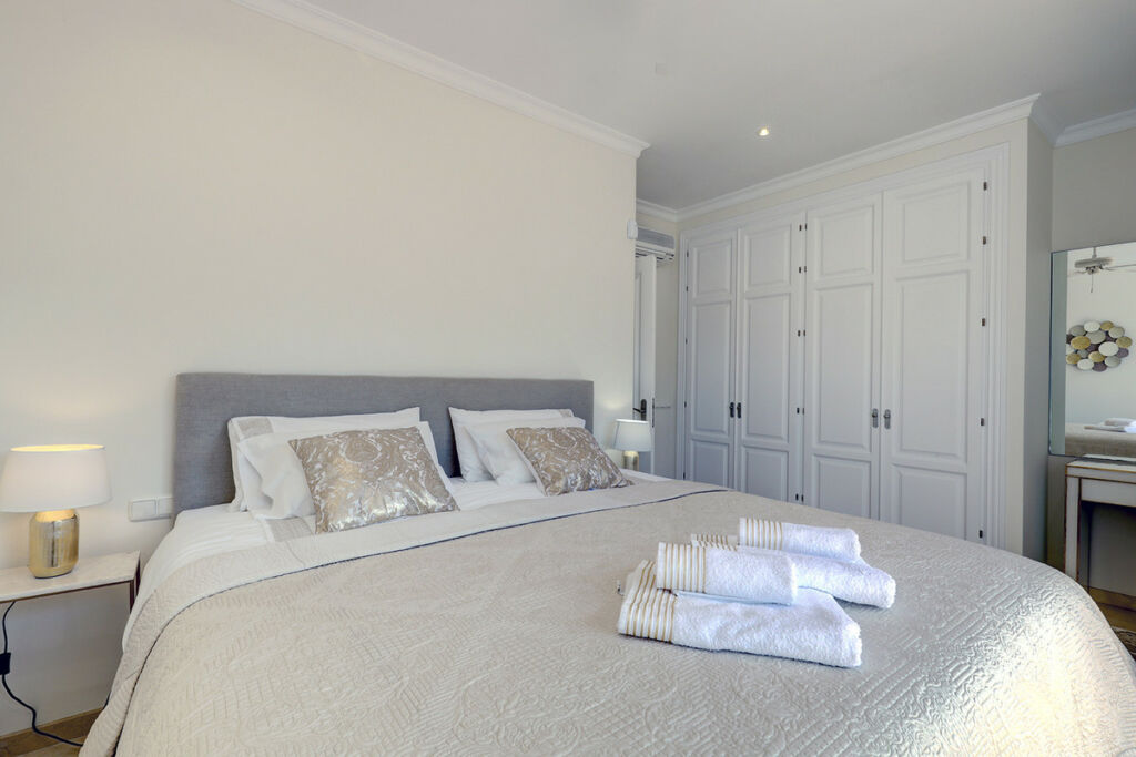 Detached Villa Cabopino Málaga - image 17