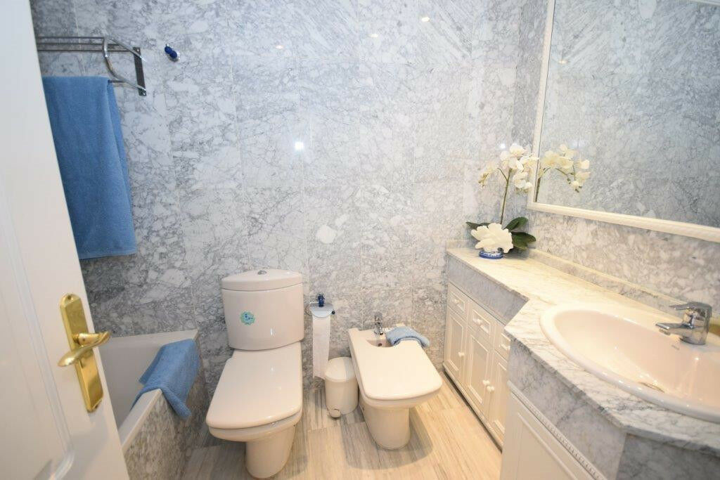 Middle Floor Apartment Puerto Banús Málaga - image 20